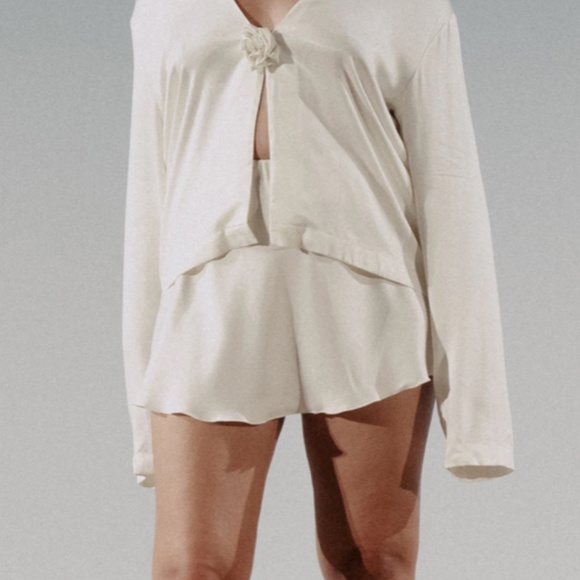 Djerf Avenue Remake Dream Open Top Cloud - Picture 4 of 5